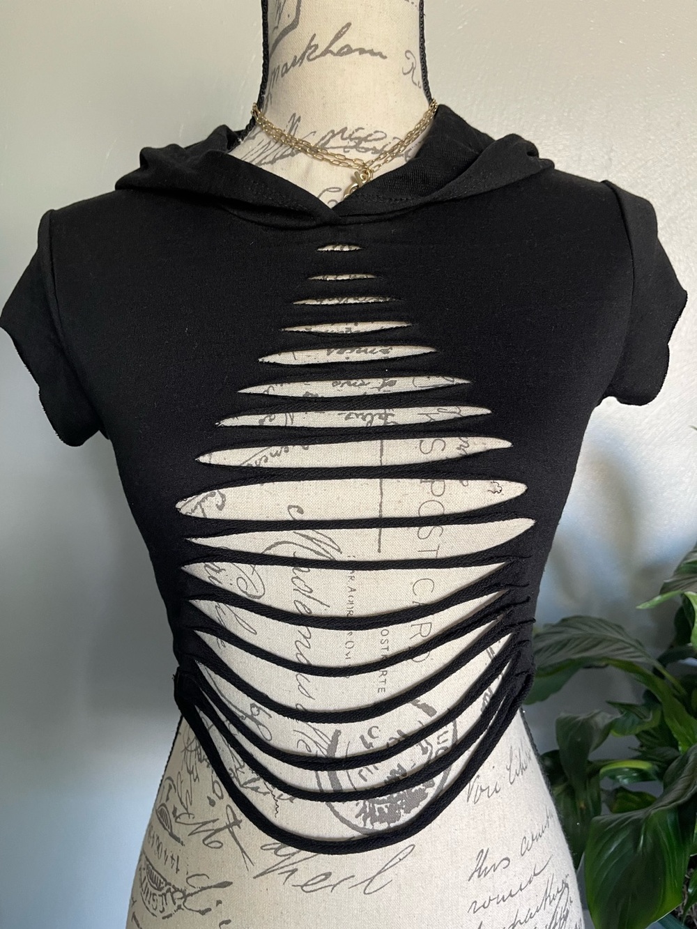 Windsor Black Distressed Hooded Crop Top Size Small Y2K Grunge Festival